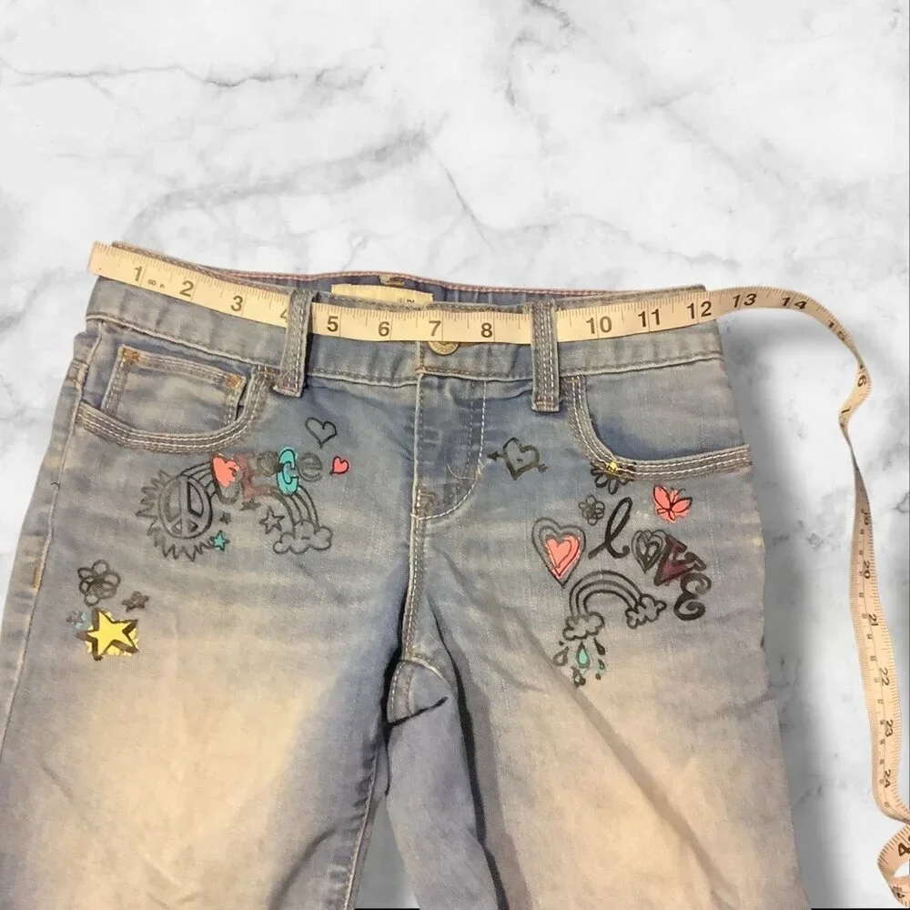 Old Navy Girls Size‎ 7 Regular Blue Denim Shorts Featuring Colorful Peace & Love